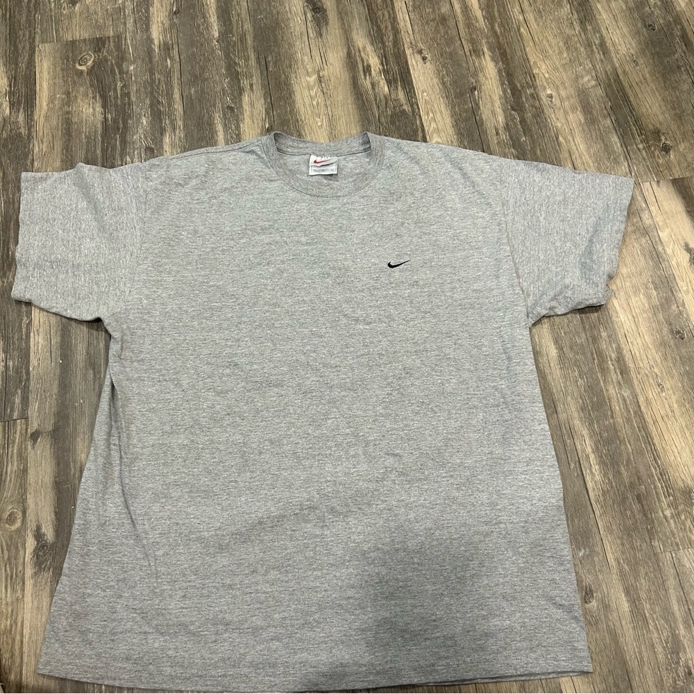 NIKE - Gray Short Sleeve
